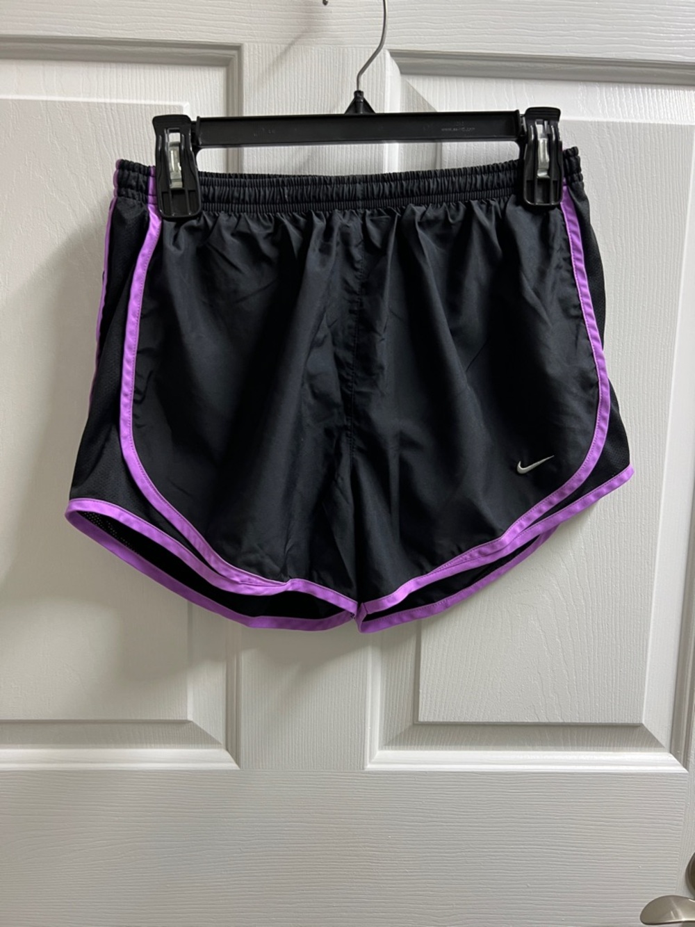 Nike shorts Women’s Black Athletic Shorts Purple Piping size small S 4186